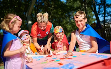 hotel-istra-plava-laguna-activities-and-experiences-mini-club-pool- games