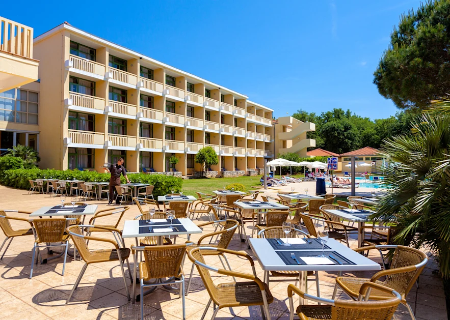 hotel-aurora-plava-laguna-bellavista-snack-bar