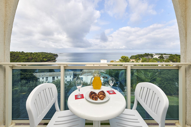 Classic room with balcony sea side - extra bed