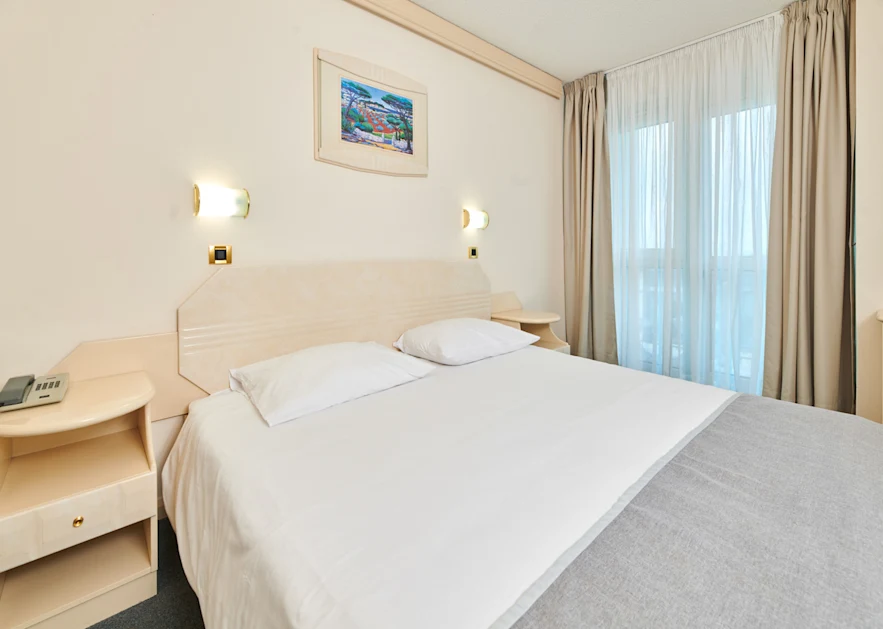 hotel-gran-vista-plava-laguna-economy-suite-with-balcony