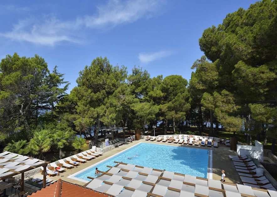apartments-galijot-plava-laguna-beach-restaurants&bars-4