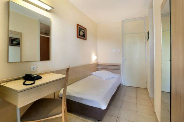 Economy camera con letto francese lato parco - single use