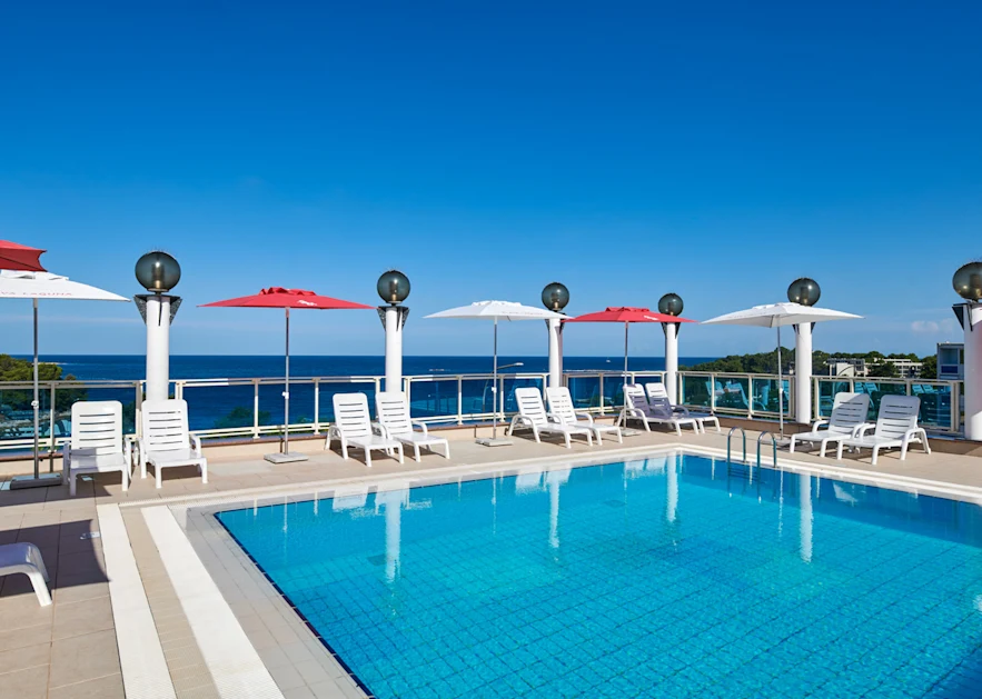 hotel-gran-vista-plava-laguna-swimming-pool