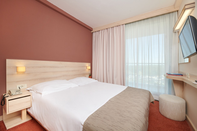 Hotel Materada Rooms Classic Room French Bed with Balcony Park Side 2