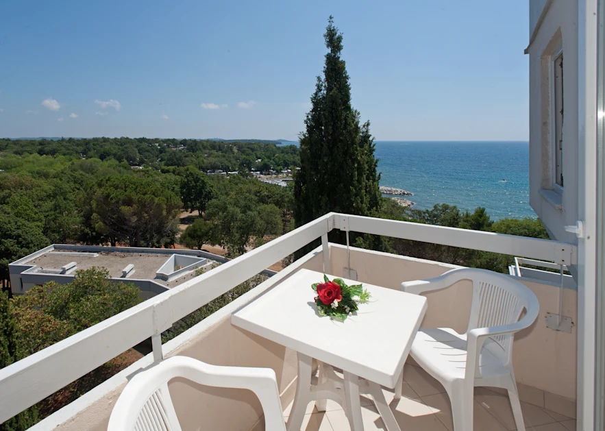 hotel-delfin-plava-laguna-classic-room-with-balcony-sea-side-family-2