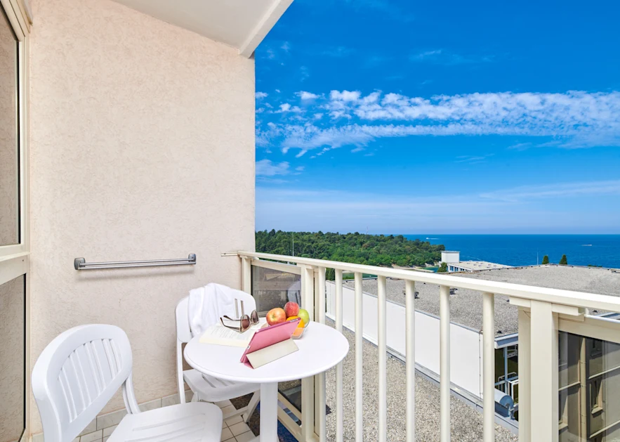 hotel-istra-plava-laguna-accommodation-units-suite-with-balcony-sea-side