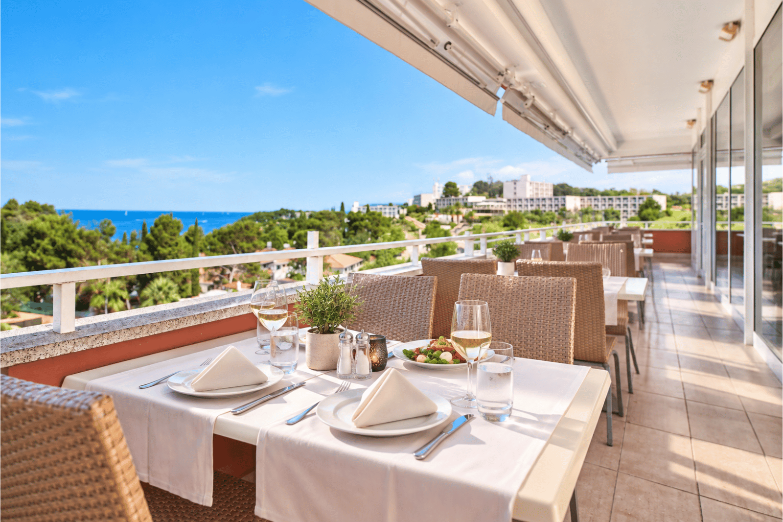 hotel albatros - restaurants&bars