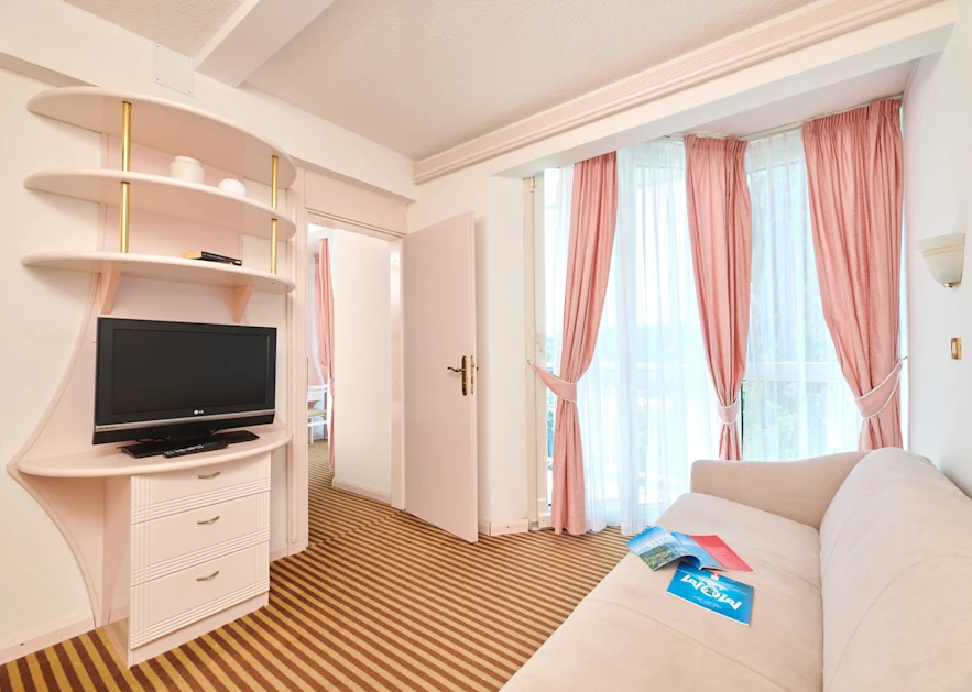 hotel-zorna-plava-laguna-classic-room-with-balcony-sea-side-family-f3bn-4