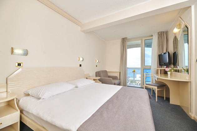 Classic room with balcony sea side