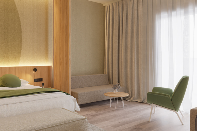 Premium-room-with-balcony-sea-side-3