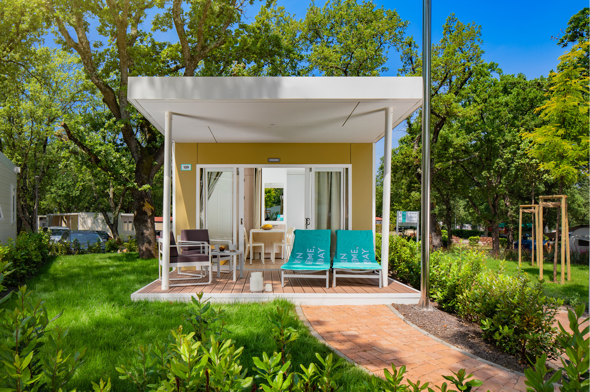 Camping Ulika MH Premium Mobile Home Pool View