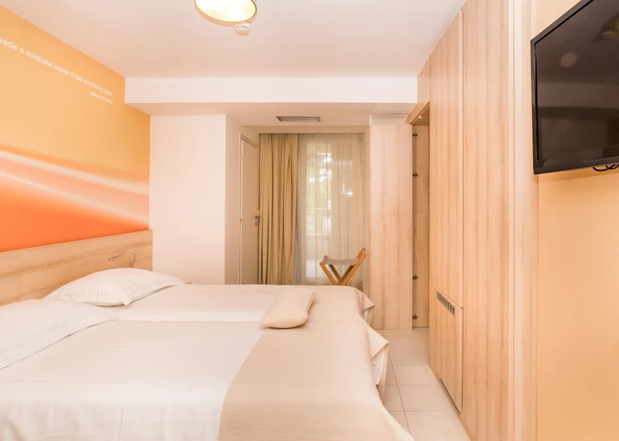 residence-umag-plava-laguna-classic-room-with-balcony-park-side-connected-c2bpcd-3