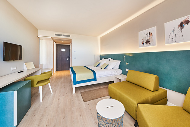 Hotel Sipar Plava Laguna 2017 Classic room with balcony park side Family F4BP (5) (1)