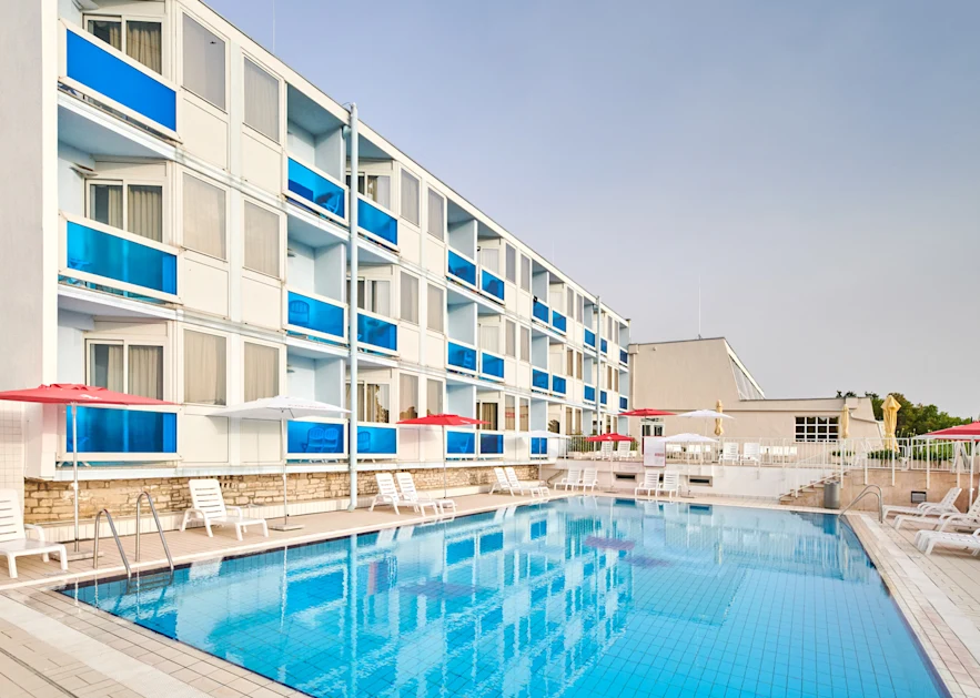 hotel-plavi-plava-laguna-swimming-pool-2