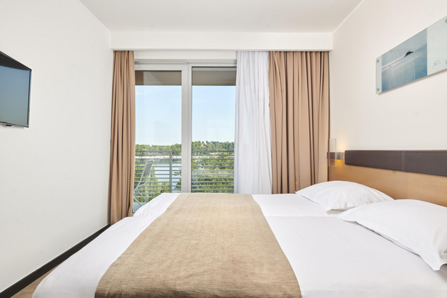 Premium room with balcony sea view - extra bed