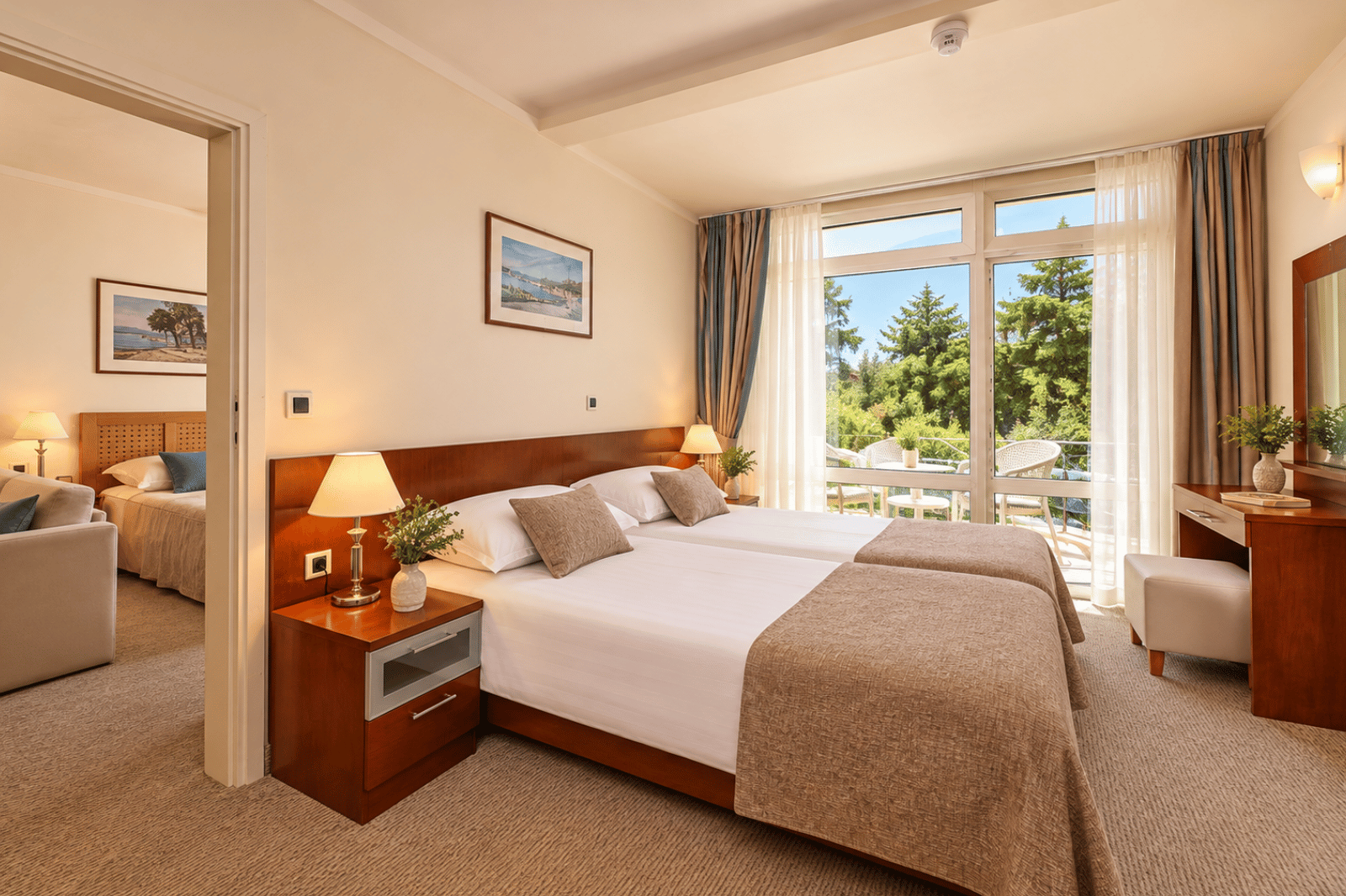 Classic room with balcony park side - Family