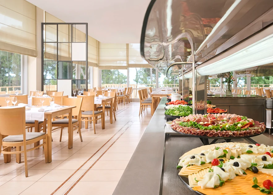 aurora- 0001 Hotel Aurora Plava Laguna 2026 restaurant (26)