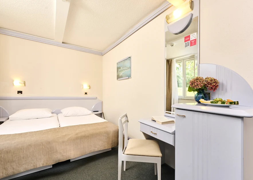 hotel-plavi-plava-laguna-economy-room