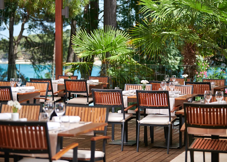 villa-galijot-plava-laguna-restaurants-and-bars