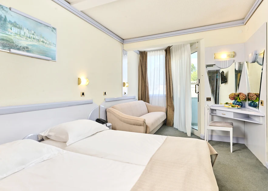 hotel-plavi-plava-laguna-classic-room-with-balcony-extra-bed