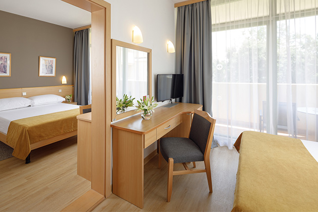 Hotel Aurora Economy french bed 2