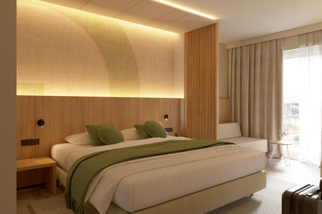 classic-room-with-balcony-park-side1-family