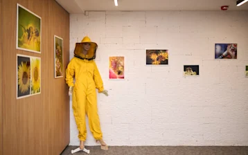 BEE SWEET TO THE BEES 2025 SAVE THE BEES Photo exhibition 18 652x435