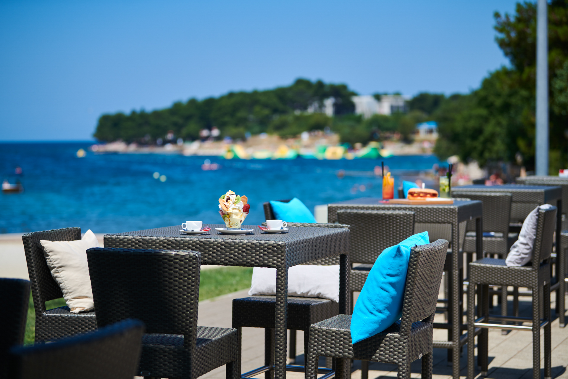 Apartments Astra restaurants & bars