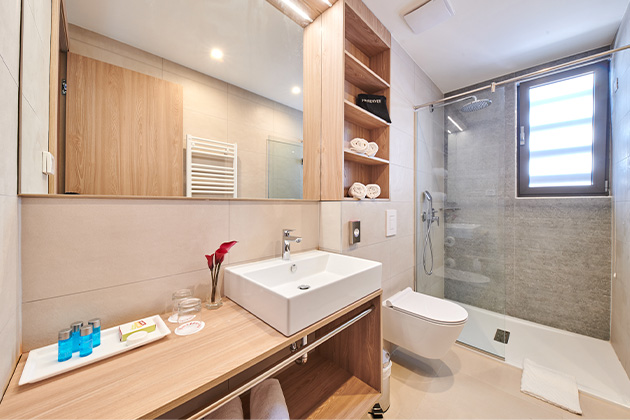 Garden Suites Umag Plava Laguna 2018 Premium room sea side Family F4BNG (1)