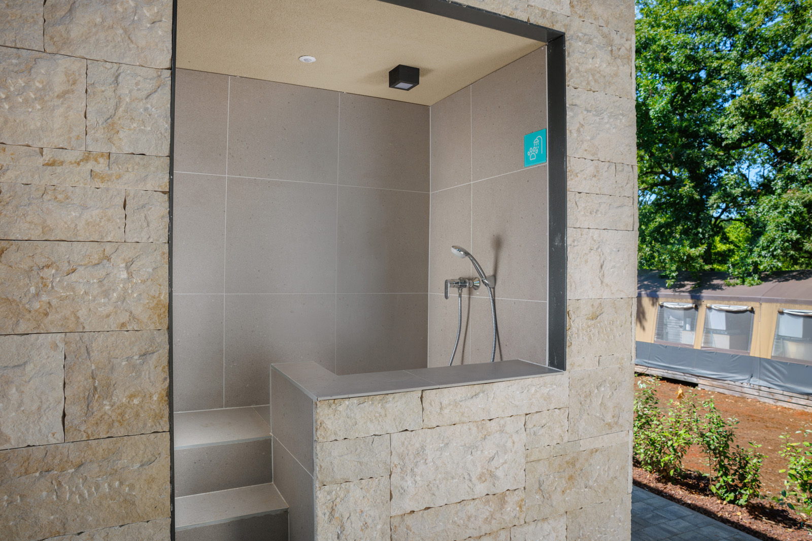Istra Camping Camping Bijela Uvala 2025 Sanitary Facilities no 1 dog shower (5)