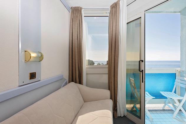 Hotel Plavi Classic room french bed balcony sea view2