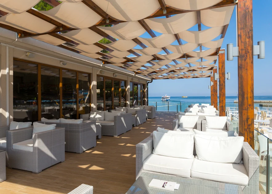 villa-galijot-plava-laguna-restaurants-and-bars-2