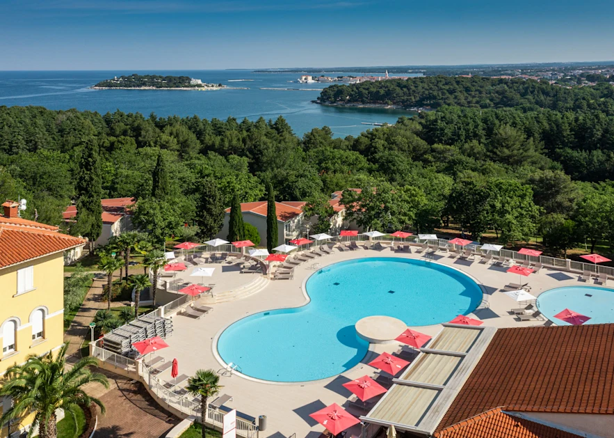 villas-bellevue-plava-laguna-swimming-pool-2