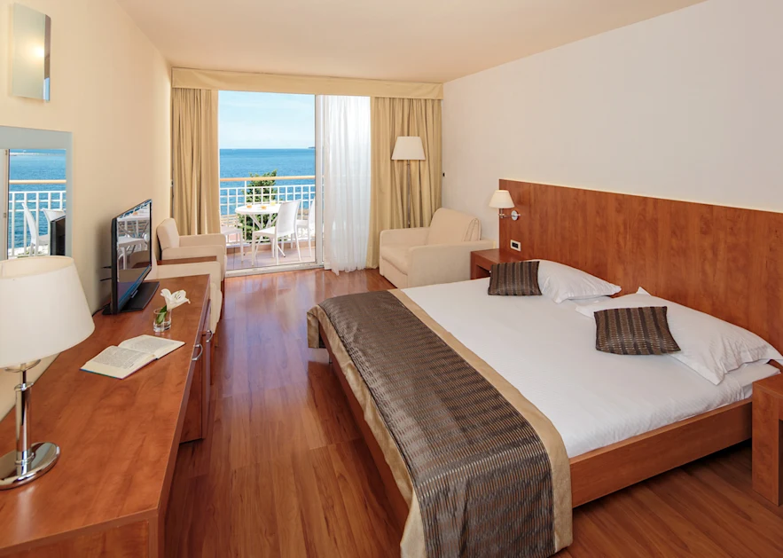 hotel-umag-plava-laguna-premium-room-with-balcony-sea-side-1