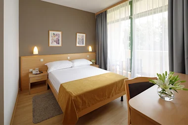 Hotel Aurora Economy french bed 1