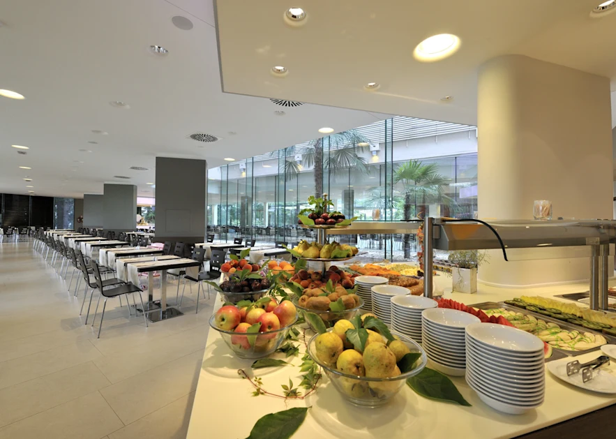hotel-mediteran-plava-laguna-restaurants-and-bars