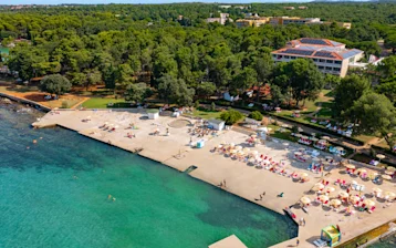 hotel-aurora-plava-laguna-beach-panorama