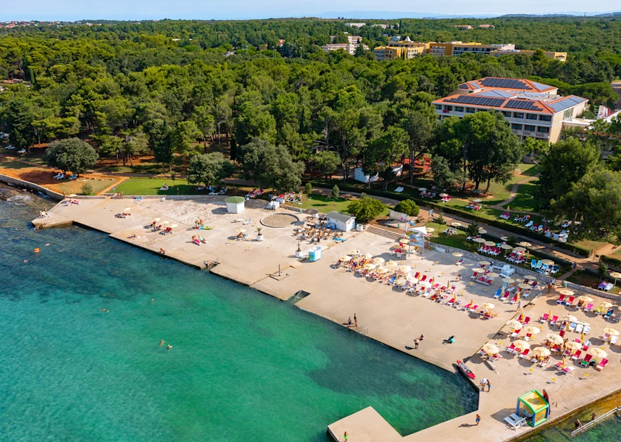 hotel-aurora-plava-laguna-beach-panorama