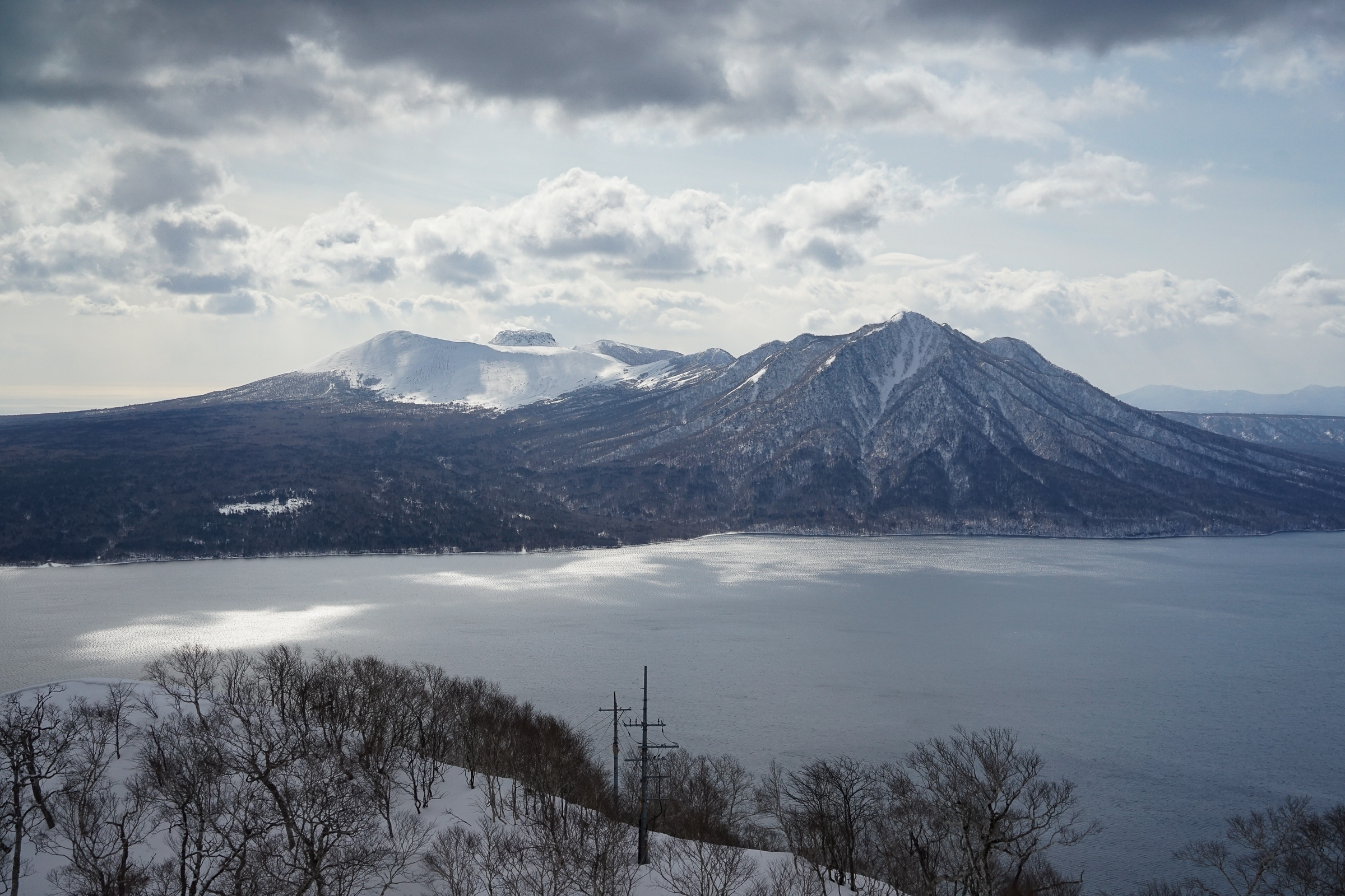 The view of Lake Shikotsu, Mt. Tarumae and Mt. Fuppushi from Mt. Monbetsu in winter.