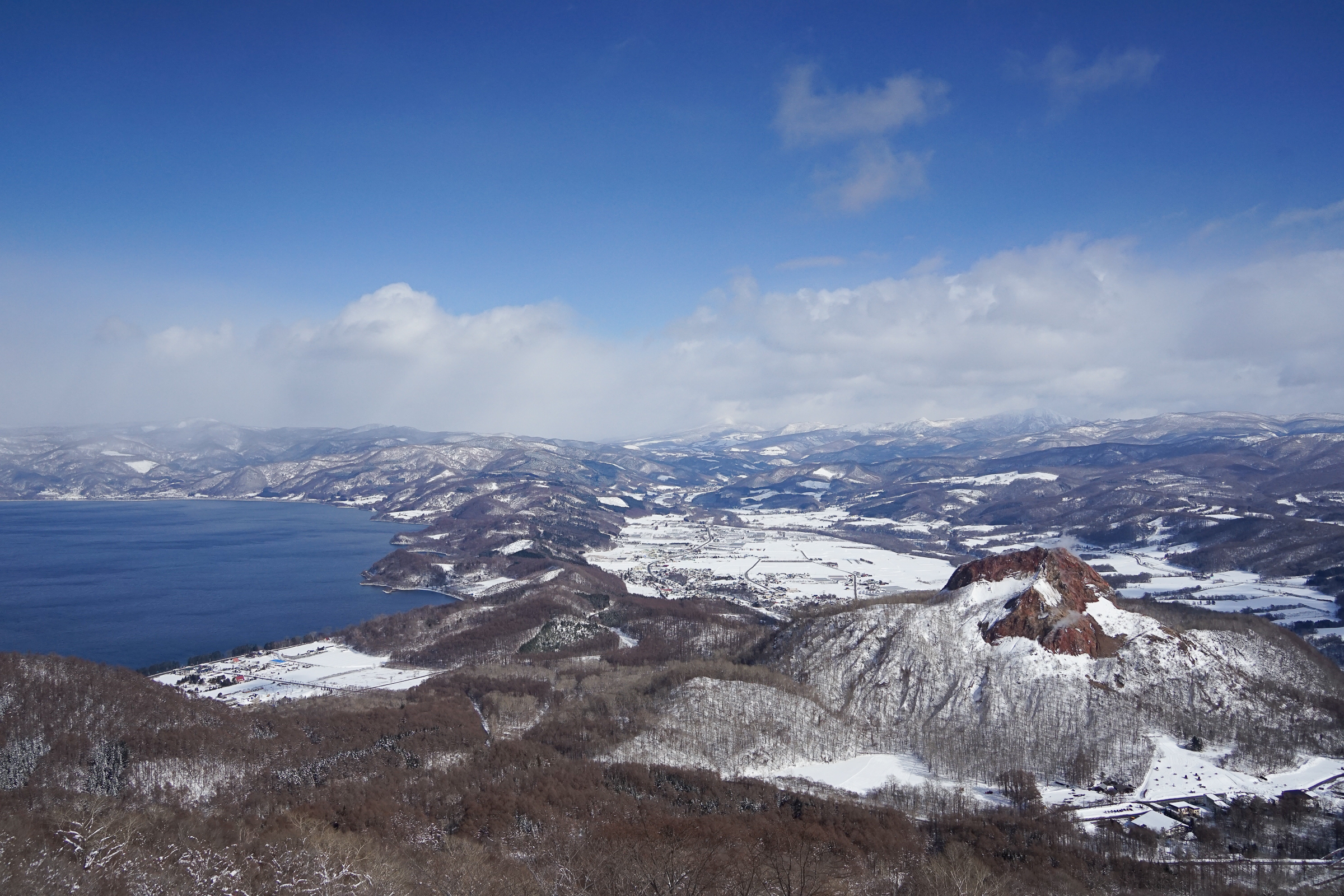 The view of Lake Toya & Showa-Shinzan from the Mt. Usu Ropeway in winter.