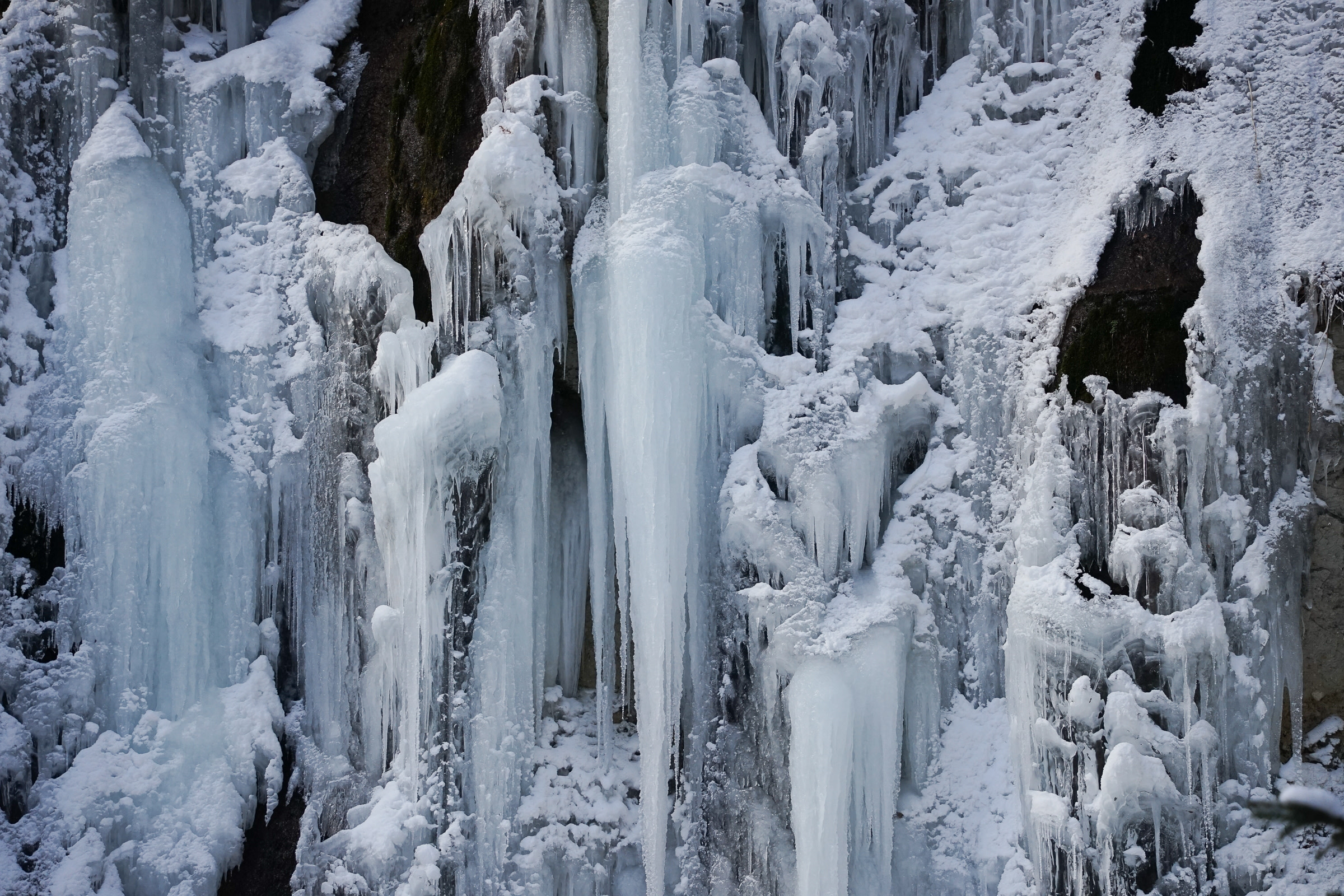 Frozen waterfalls of Shichijo Otaki.