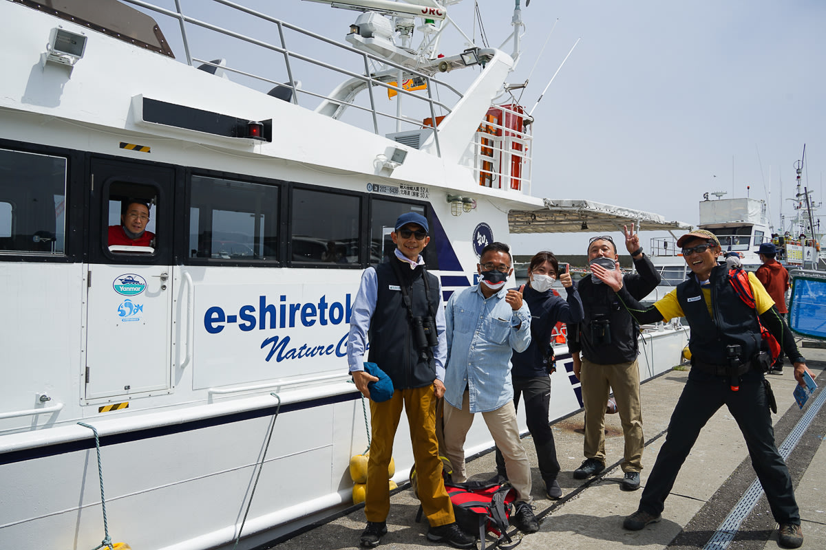 Group picture with the whale watching cruise captain Hasegawa san