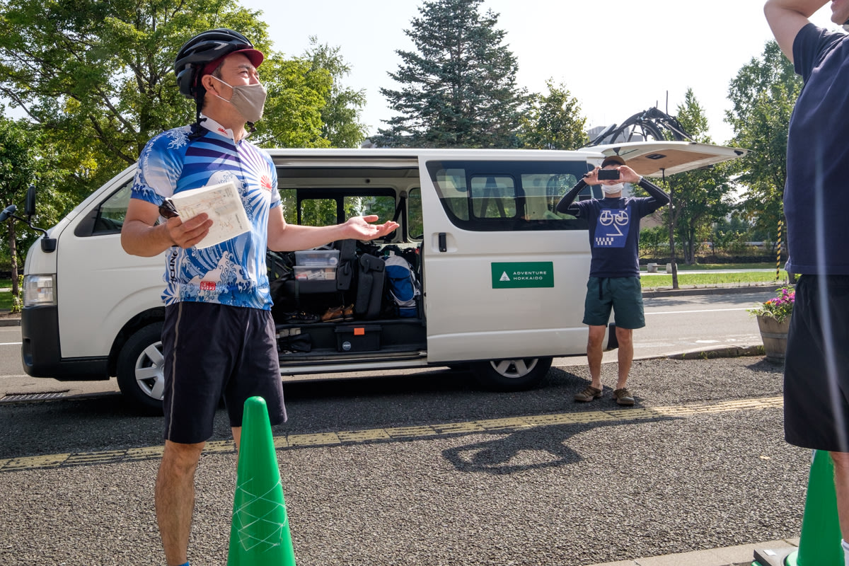 A cycling guide gives a briefing at the start of a tour.