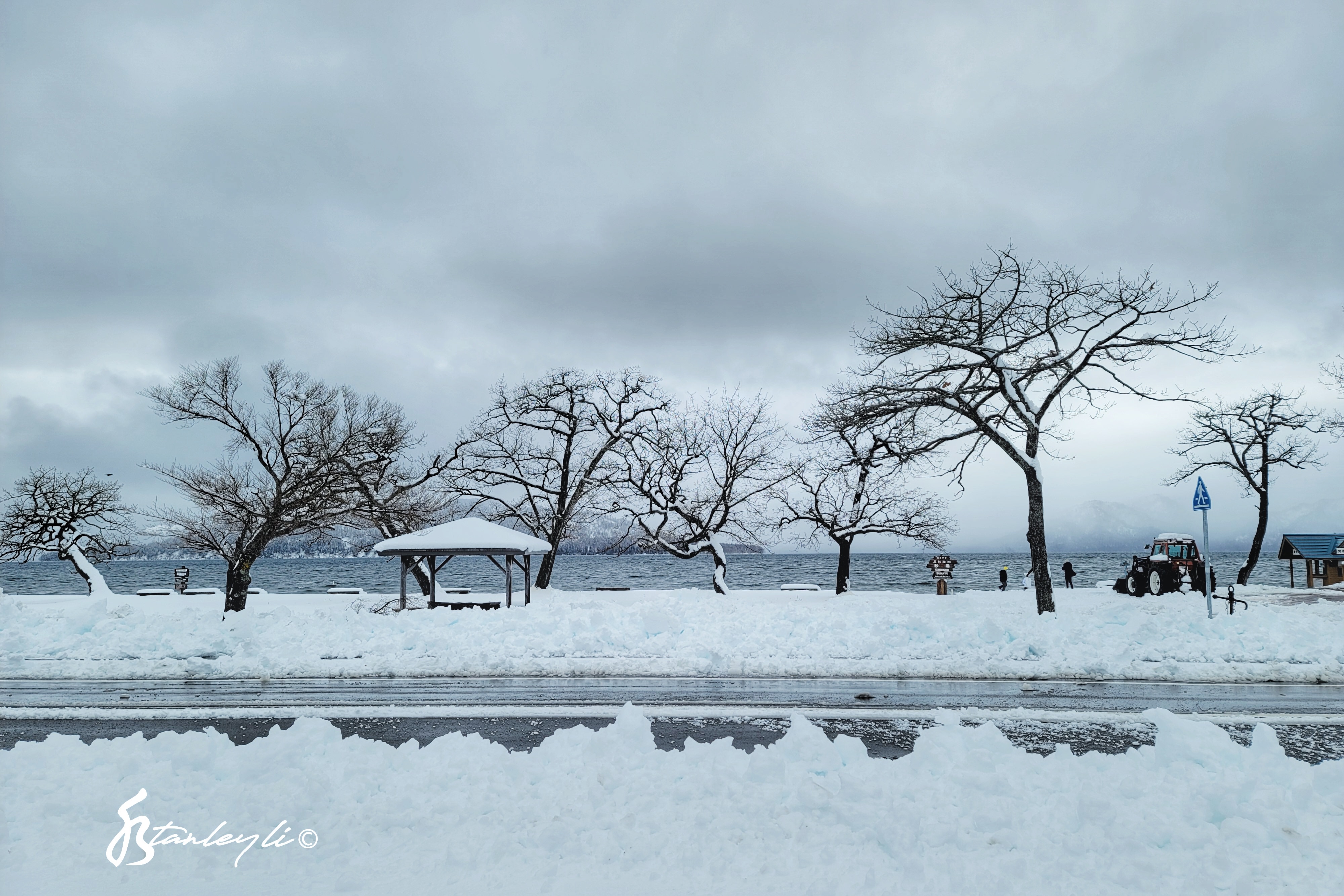 A gazebo is photographed under stormy skies by Lake Kussharo. ©️ Stanley Li