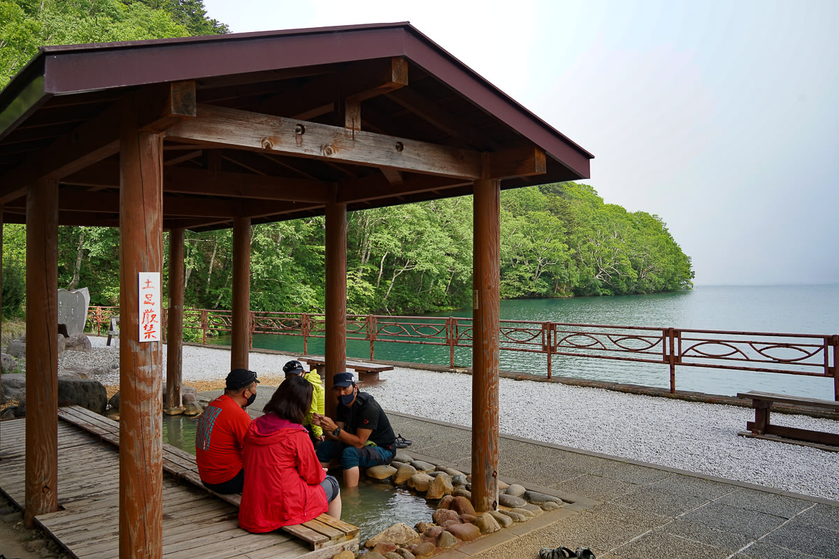Foot spa on the lake shore of Shikaribetsu after walk