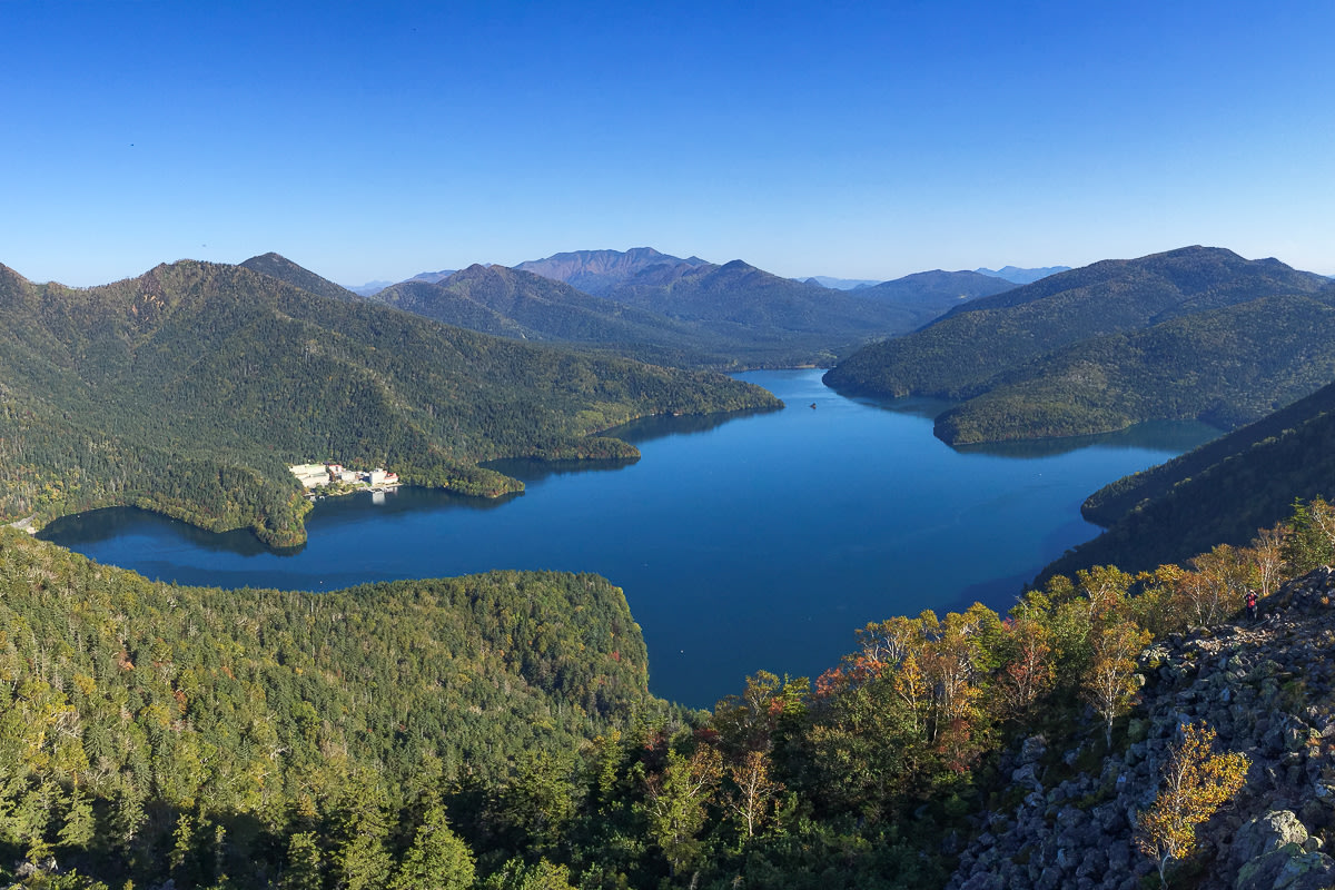 View of Lake Shikaribetsu in Hokkaido, on the Mt Hakuun hiking trail