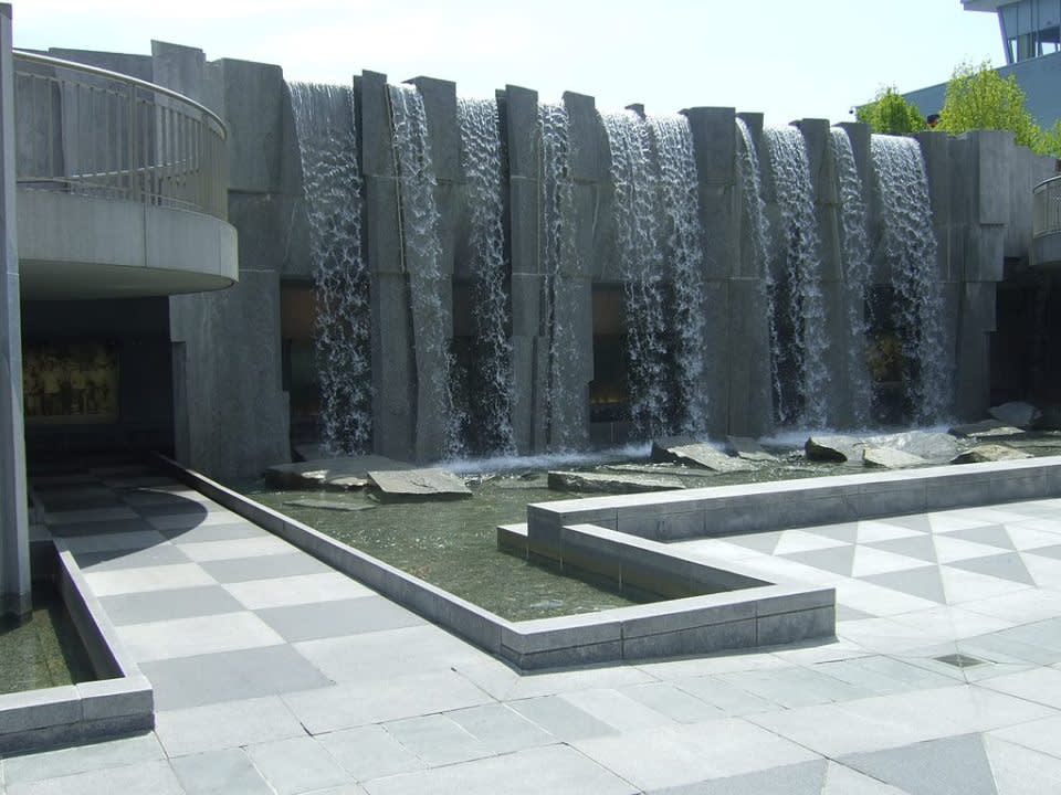 Yerba buena gardens waterfall