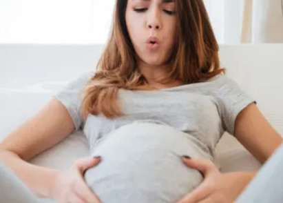Strach przed ciążą i porodem – jak oswoić lęk? 