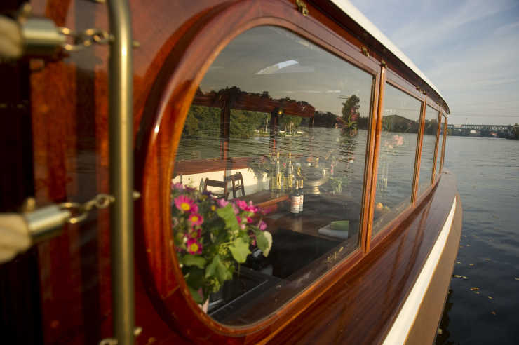 Panoramafenster auf dem Schiff Sir Peter