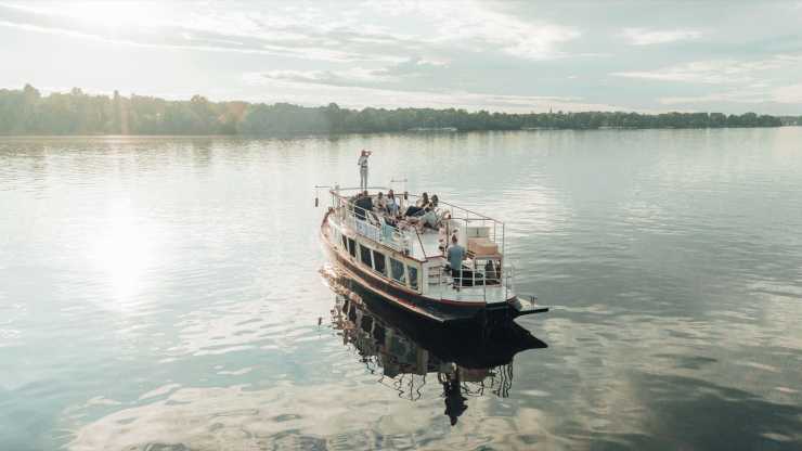 Loungeboot Mathilda mit einem Teamevent auf der Havel